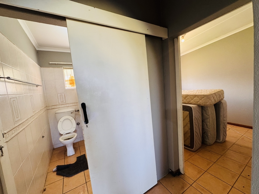 To Let 4 Bedroom Property for Rent in Harbour Island Western Cape